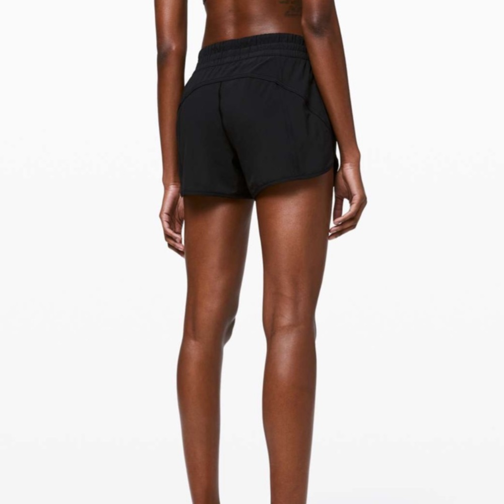 Lululemon Tracker Short V *4"
Black size 2
